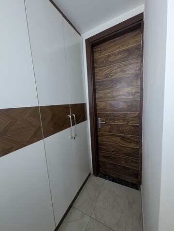 Furnished Amenities in 3 BHK Builder Floor at Ardee Mall, Sector 52 – for Rent