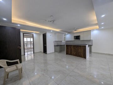 Parking in 3 BHK Builder Floor at Ardee Mall, Sector 52 – for Rent