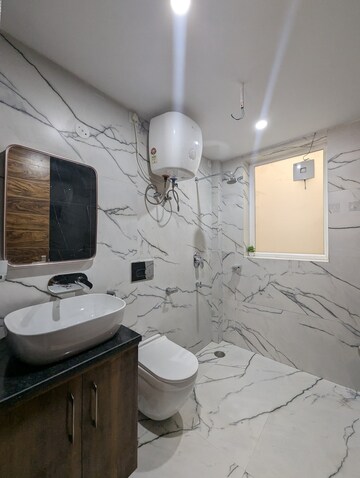 Bathroom in 3 BHK Builder Floor at Ardee Mall, Sector 52 – for Rent