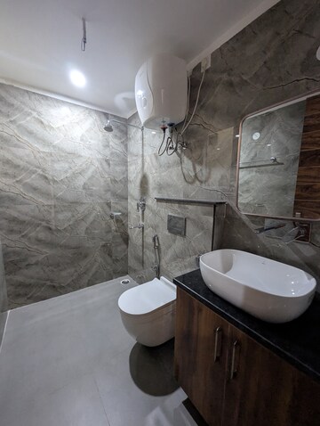 Bathroom in 3 BHK Builder Floor at Ardee Mall, Sector 52 – for Rent