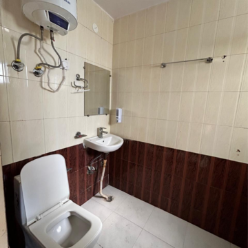 Bathroom in 2.5 BHK Apartment at Ansal Celebrity Suites, Choma – for Rent