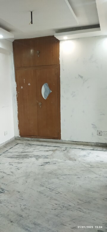 Room in 3.5 BHK Builder Floor at Sector 21d – for Sale