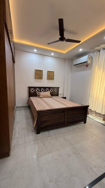 Room in 3 BHK Builder Floor at Sector 22 – for Rent