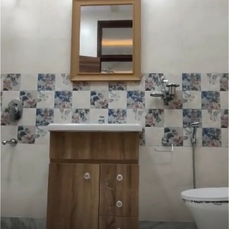 Bathroom, lajpat nagar i 1 Bedroom 800 Sq.Ft. Builder Floor In Lajpat Nagar I Delhi 8733598