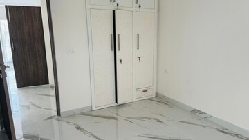 Room in 2.5 BHK Builder Floor at Smart World Gems, Sector 89 – for Rent