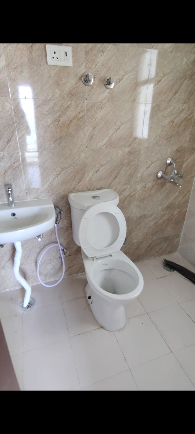 Bathroom, amrapali-enchante 2 Bedroom 850 Sq.Ft. Apartment In Tech Zone 4 Greater Noida Greater Noida 8733625