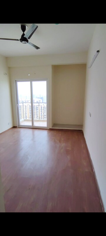 Room in 2 BHK Apartment at Amrapali Enchante, Tech Zone 4 Greater Noida – for Rent