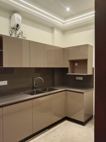 Kitchen in 3.5 BHK Builder Floor at DLF Gateway Tower, Dlf Phase ii – for Rent
