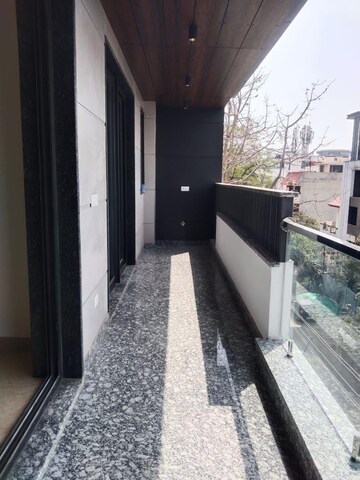 Kitchen in 3.5 BHK Builder Floor at DLF Gateway Tower, Dlf Phase ii – for Rent