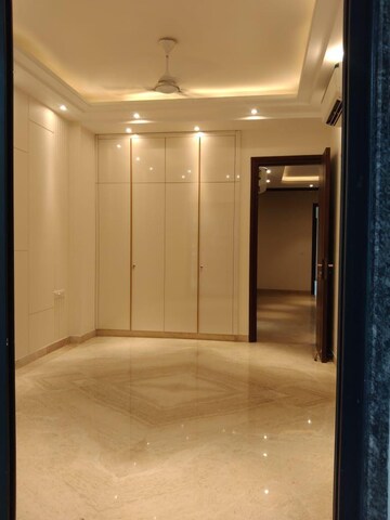 Building Lobby in 3.5 BHK Builder Floor at DLF Gateway Tower, Dlf Phase ii – for Rent