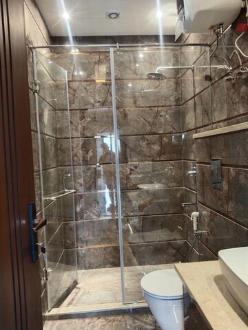 Bathroom in 3.5 BHK Builder Floor at DLF Gateway Tower, Dlf Phase ii – for Rent