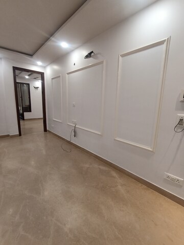 Room in 3 BHK Apartment at Triveni Apartments CGHS, Paschim Vihar – for Rent
