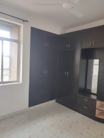 Room in 2 BHK Apartment at Ansal Sushant Estate, Sector 52 – for Rent