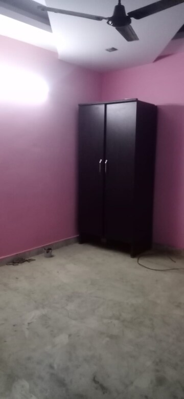 Room in 2 BHK Builder Floor at Laxmi Nagar – for Rent