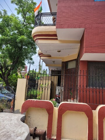 6+ BHK Villa – Exterior View View at Sector 22 - for Rent