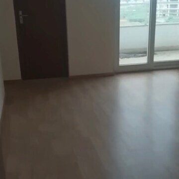 Room in 3 BHK Apartment at Puri Emerald Bay, Dhanwapur – for Rent