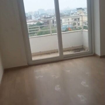 Room in 3 BHK Apartment at Puri Emerald Bay, Dhanwapur – for Rent