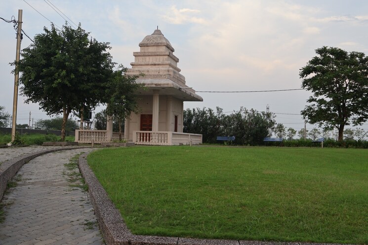 Garden, sanwer  2400 Sq.Ft. Plot In Sanwer Indore 8685764