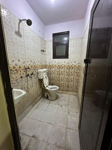 Bathroom in 4 BHK Apartment at Manimajra – for Rent