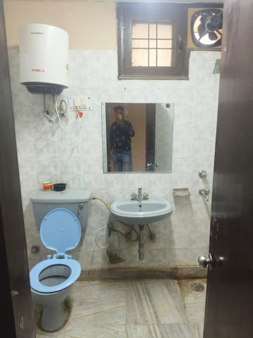 Master Bedroom in 4 BHK Apartment at Ansal Sushant Estate, Sector 52 – for Rent