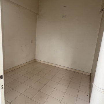 Room in 2.5 BHK Apartment at Kolte Patil Rose Paradise, Nibm – for Rent