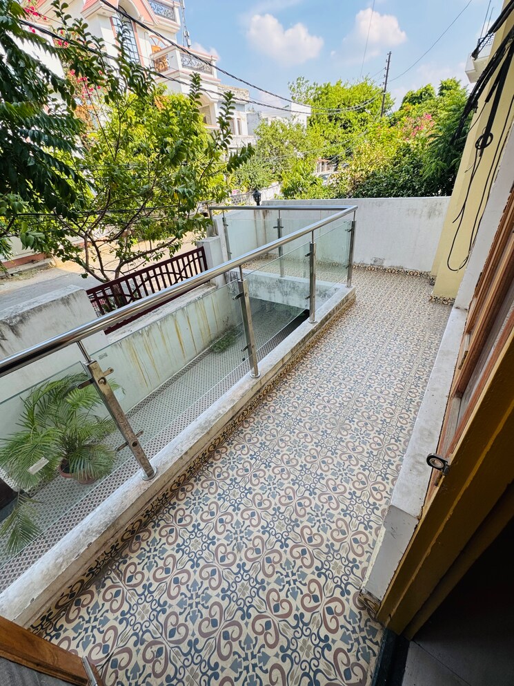 Balcony, mahanagar 3 Bedroom 1350 Sq.Ft. Builder Floor In Mahanagar Lucknow 8734345