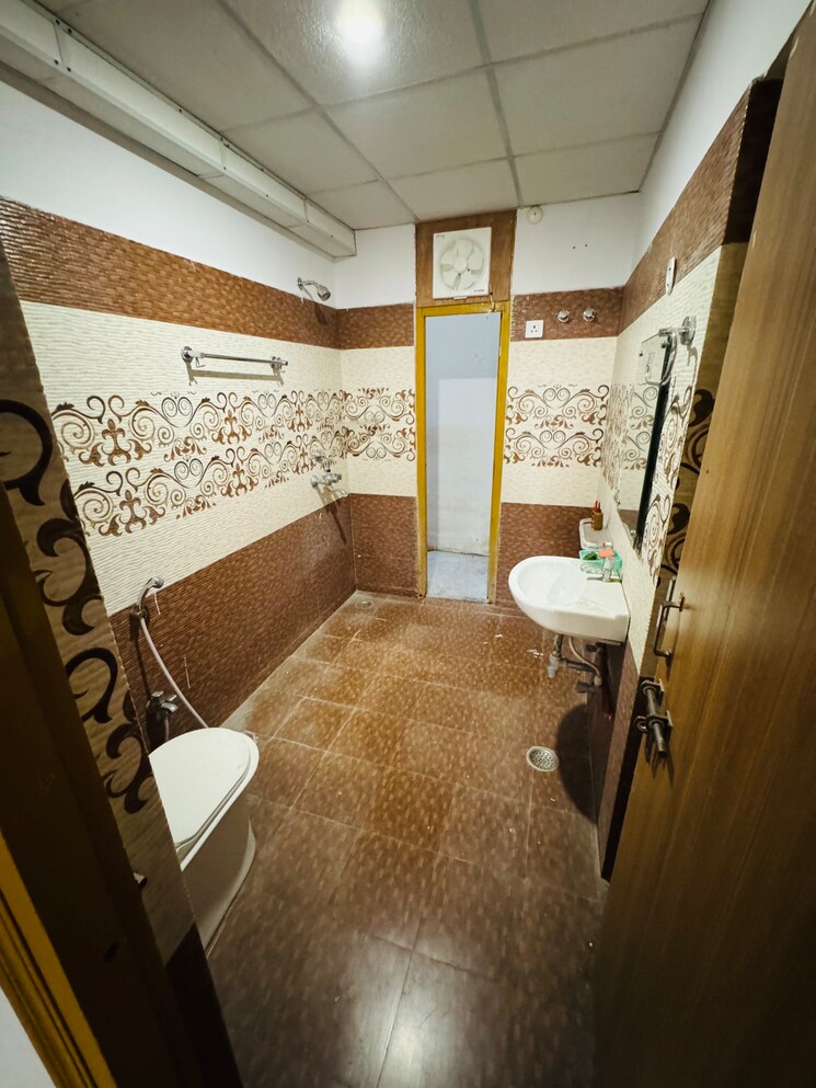 Bathroom, mahanagar 3 Bedroom 1350 Sq.Ft. Builder Floor In Mahanagar Lucknow 8734345