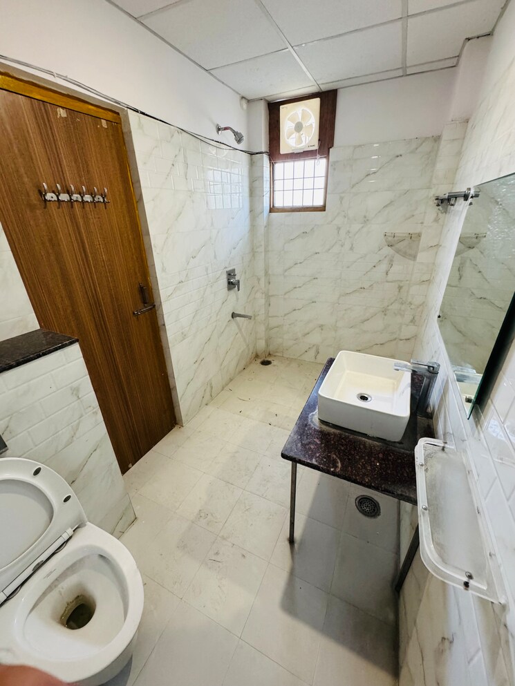 Bathroom, mahanagar 3 Bedroom 1350 Sq.Ft. Builder Floor In Mahanagar Lucknow 8734345