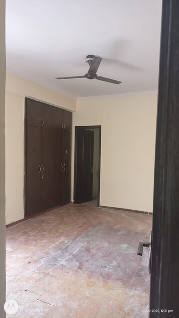 Room in 3 BHK Apartment at Vasundhara Sector 1 – for Rent