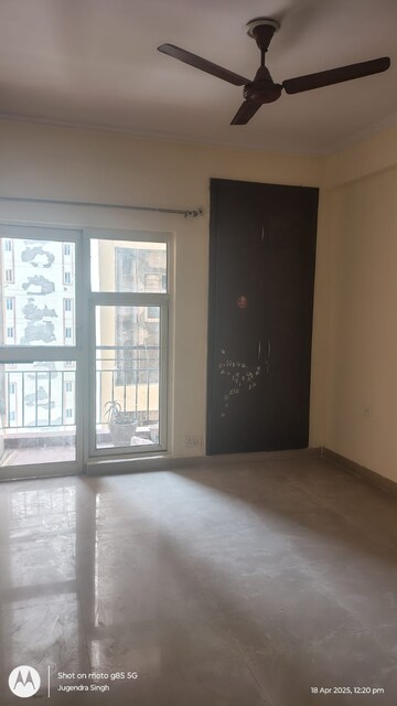 Room in 3 BHK Apartment at Vasundhara Sector 1 – for Rent