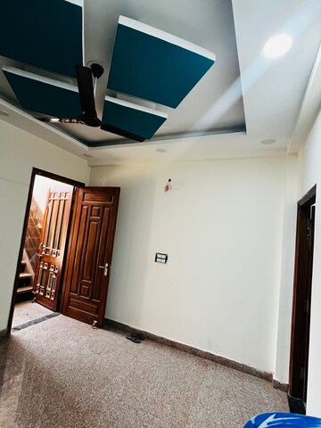 Room in 3 BHK Builder Floor at Sector 20 – for Rent