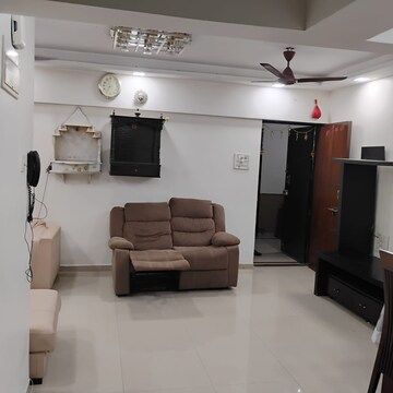 Team Area in 3 BHK Apartment at Bhoomi Hills, Kandivali East – for Sale