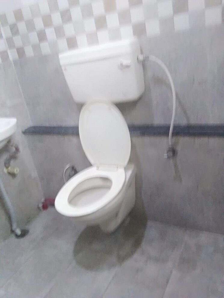 Bathroom, sector 19 1 Bedroom 55 Sq.Mt. Builder Floor In Sector 19 Noida 8734555