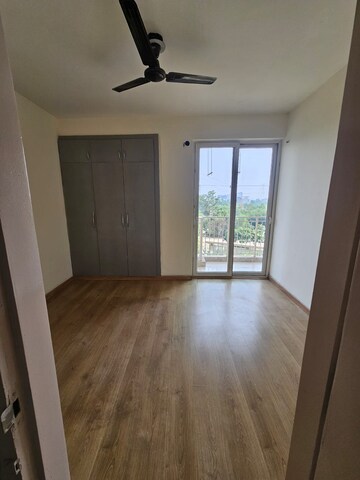 Room in 3 BHK Apartment at Emaar Gurgaon Greens, Sector 102 – for Rent