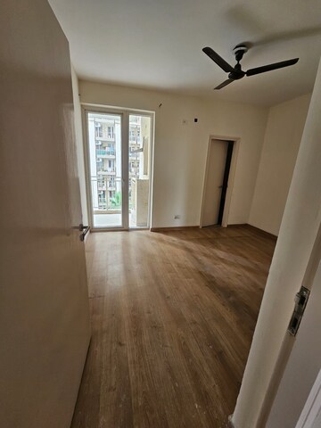 Room in 3 BHK Apartment at Emaar Gurgaon Greens, Sector 102 – for Rent