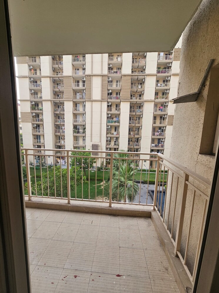 Balcony, emaar-gurgaon-greens 3 Bedroom 1650 Sq.Ft. Apartment In Sector 102 Gurgaon 8734583