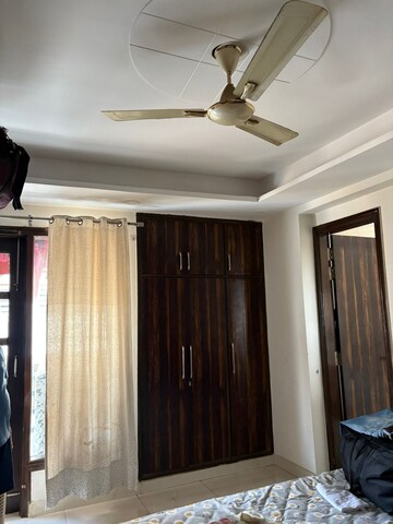 Building Lobby in 3 BHK Builder Floor at Super Mart 1, Sector 27 – for Rent