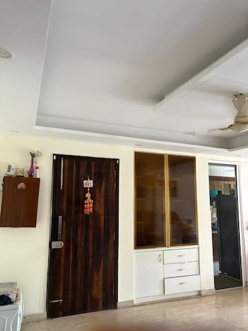 Building Lobby in 3 BHK Builder Floor at Super Mart 1, Sector 27 – for Rent