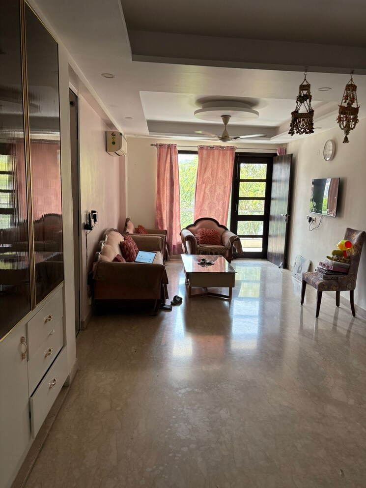 Gym, super-mart-1 3 Bedroom 2400 Sq.Ft. Builder Floor In Sector 27 Gurgaon 8735020