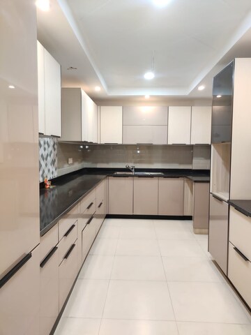 Kitchen in 4 BHK Apartment at Dlf Phase ii – for Rent