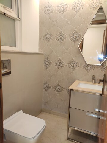 Bathroom in 4 BHK Apartment at Dlf Phase ii – for Rent
