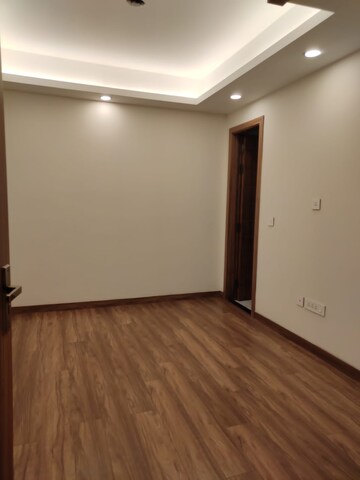 Room in 4 BHK Apartment at Dlf Phase ii – for Rent
