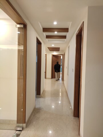 Building Lobby in 4 BHK Apartment at Dlf Phase ii – for Rent