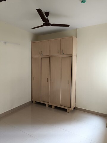 Room in 2 BHK Apartment at Amrapali Enchante, Tech Zone 4 Greater Noida – for Rent