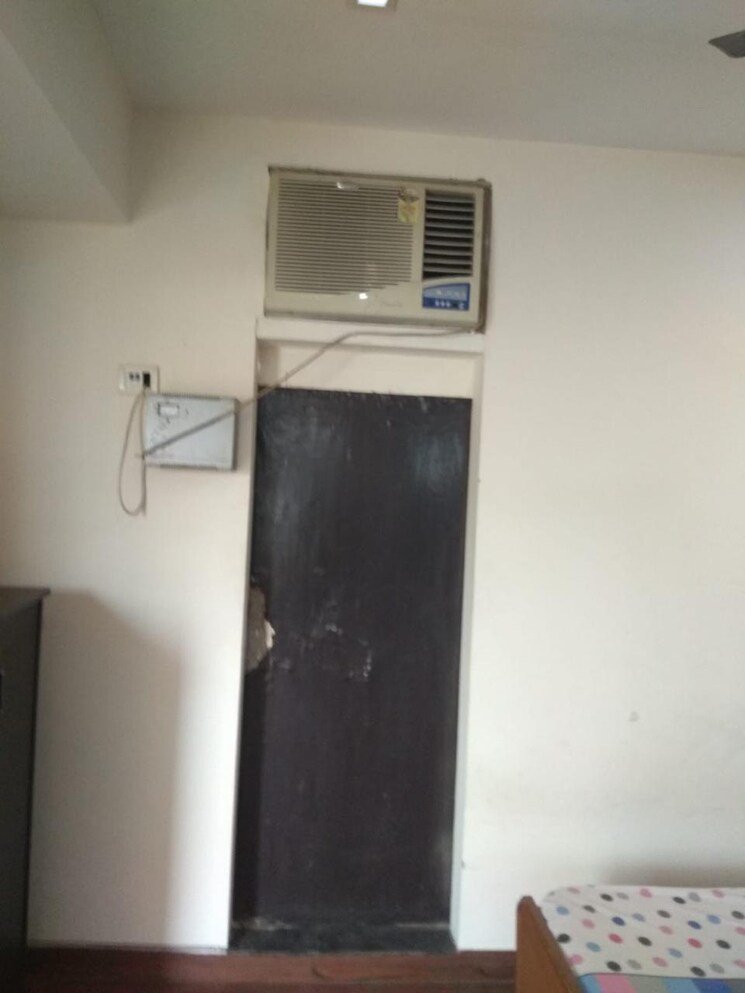 Room, sector 19 2 Bedroom 112 Sq.Yd. Builder Floor In Sector 19 Noida 8734725