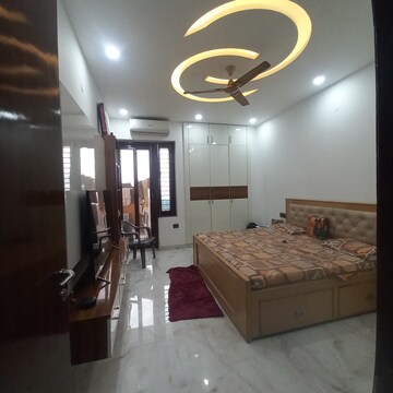 Master Bedroom in 3 BHK Builder Floor at ERA Green World, Sector 8 – for Sale