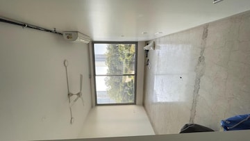 Room in 3 BHK Apartment at Oberoi Realty Esquire, Goregaon East – for Sale