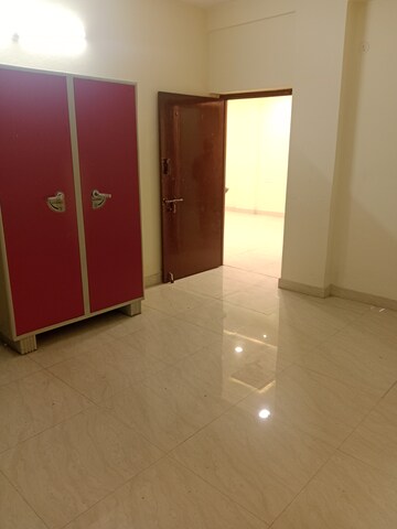Room in 3 BHK Apartment at Sindhi Colony – for Rent