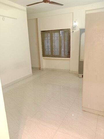 Room in 3 BHK Apartment at Sindhi Colony – for Rent