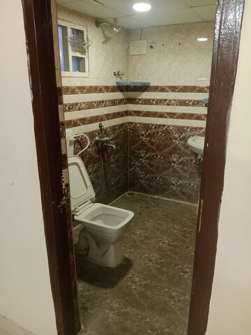 Bathroom in 3 BHK Apartment at Sindhi Colony – for Rent